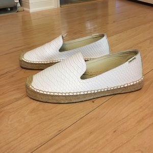 Soludos Platform Smoking Slipper. White leather